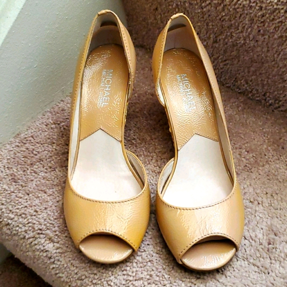 MK Carina Open Toe Blush Crinkled Patent Heel